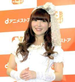 歌手・黒崎真音さん急死  歌手の黒崎真音（くろさき・まおん）さんが、持病の悪化で２月１６日に亡くなっていた。３５歳。通夜・告別式は近親者のみで執り行われた。  ２１年９月に行われた配信ライブ中に硬膜外血腫で倒れ救急搬送されるも、２２年に復帰していた。