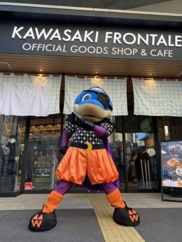 本日17時までアズーロ・ネロにいます いつもと違う衣装で張り切ってます。 【後援会】#frontale
