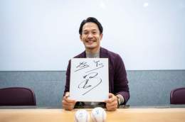 ＼プレゼントキャンペーン／  近鉄、オリックス、ヤクルトで20年間プレー 通算1526安打を放ち、今季限りで現役を引退した #坂口智隆 さんのサイン入りグッズを計3名様に （色紙1名、ボール2名）  応募方法 @Fullcountc2 をフォロー この投稿をいいね＆RTで応募完了 〆切：11/29  #swallows
