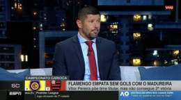 &ldquo;Quando come&ccedil;ou a mexer, V&iacute;tor Pereira encheu a &aacute;rea de atacantes, colocou o Marinho na ala, e eu tenho receio disso. Entendo que &eacute; in&iacute;cio de ano, n&atilde;o tinha lateral reserva, ele est&aacute; testando, ma
