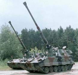 Міністр оборони України Резніков Олексій:  Шановні українці! (ENG BELOW  \u2b07\ufe0f) Радий повідомити, що до виконання бойових завдань на фронті готові польські САУ &laquo;Краб&raquo; Glory to Ukraine!