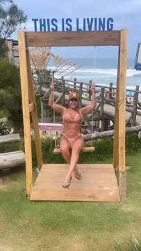 Numa terra distante chamada Perfei&ccedil;&atilde;o, o seu governante, Perfeito, mantinha seu povo prisioneiro em seu grande espelho. Certo dia, Perfeito prop&ocirc;s a seus prisioneiros que lhes concederia a liderdade, contanto que se tornassem perf