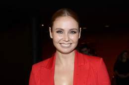 Ведущая раскрыла секрет популярности шоу канала ТНТ  Известная российская гимнастка, ведущая шоу &laquo;Новые танцы&raquo; на ТНТ Ляйсан Утяшева раскрыла секрет популярности проекта. По ее словам, &laquo;Новые танцы&raquo; помогают неизвестным людям 