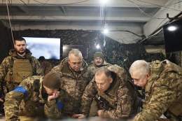 Алексей Арестович объяснил, что сдача Соледара не будет бегством ВСУ или окружением.  "Это будет плановое решение командования", - заверил он.  Лёша, хватит лапшу на уши вешать! Ты это ещё жестом доброй воли назови.  Расскажи лучше, зачем последних п