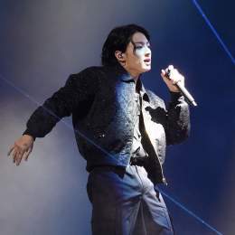 BTSのジョングクが、ワールドカップ開会式で着用していたアイテムは？  \u25bcその他の写真&amp;衣装情報を\u2713   #ジョングク #JUNGKOOK #BTS #BTSの人