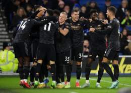 Manchester United are in the title race but league leaders Arsenal are not? Ridiculous