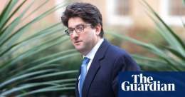 OH LOOK, What&rsquo;s being buried  @Conservative peer helped land &pound;50m PPE contract for firm linked to fellow Tory | Health policy | The Guardian  #Ridge #BbclauraK ⁦@bbclaurak⁩