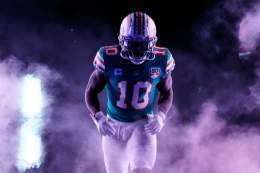 Most games in Dolphins history with 160+ rec yds:  Mark Duper: 6 Tyreek Hill: 4  It took Duper 69 games. Hill is playing his 8th game with Miami #FinsUp