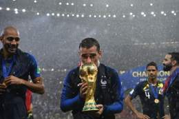 Griezmann got robbed off the BallonDor in 2018 and didn&rsquo;t cry about it on the internet while Benzema is crying about losing a secondary best award lmaooo. You&rsquo;ll never be him pedophilezema