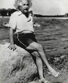 Einstein had problems with his feet. In 1952, shoe store owner Peter Hulit got an urgent call from Einstein's housekeeper. She told him that Einstein was in pain and that he could not find a comfortable pair of shoes.  When Hulit made the house call,