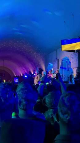 &laquo;Геть з України, москаль некрасивий&raquo;  Верка Сердючка выступила в киевском метро