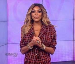 &ldquo;how you doin?&hellip; shout out to prince charles&hellip; his mother, queen Elizabeth was in the hospital, yeah she&rsquo;s died&hellip; *gasps and claps* anways harry styles spit on chris pine&hellip; allegedly&hellip; ALLEGEDLY&rdquo;