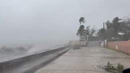 3 pm. On the waterfront in Belize City, near the edge of the eye. The sea is wanting to come over that wall. Chasing #Hurricane # LISA in #Belize