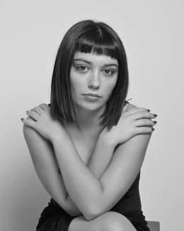Photo by Carla D&iacute;az on December 18, 2023. May be a black-and-white image of one or more people, makeup and hair.