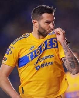 Qu&eacute; lujo seguir teni&eacute;ndote en la Liga MX. Gracias por tanto f&uacute;tbol, @10APG. LEGENDARIO.   @TigresOficial