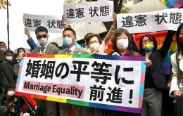 同性婚訴訟、東京地裁が請求を棄却　憲法24条2項について「違憲状態」と判断  東京地裁（池原桃子裁判長）は、原告側の請求を棄却。  ただ「法制度が存在しないことは重大な脅威で、個人の尊厳に照らして合理的理由はない」とし、憲法２４条２項に反する「違憲状態」と判断