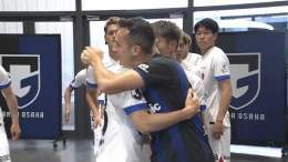 ／ 力強い抱擁を交わす ＼  ガンバ大阪 ファンアラーノ選手と 鹿島アントラーズの選手たちが再会  @GAMBA_OFFICIAL @atlrs_official