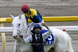 Sodashi with jockey Hayato Yoshida won Victoria Mile. #ソダシ #吉田隼人  #ヴィクトリアマイル