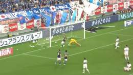 #キリンチャレンジカップ 2023   #サッカー日本代表 vs エルサルバドル  #三笘薫 のシュートは相手GKに当たってコースが変わるも、素早く反応した #堂安律 が押し込んで、リードを4点に広げる！  #フジテレビ 系列で生放送中 #TVer でライブ配信中  more