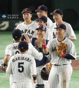 #WBC 準々決勝のイタリア戦に勝利し喜ぶ #岡本和真 #中村悠平 らです。  #WorldBaseballClassic #ワールドベースボールクラシック #samuraijapan   WBC関連ニュースはこちら&rarr;