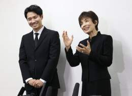 61歳で死去した俳優、渡辺徹さんの妻でタレントの榊原郁恵さん（63）と長男で俳優の渡辺裕太さん（33）が記者会見し、多くの人が早過ぎる死を悼んだことに触れ、「家族が知る以上に、渡辺徹という人は偉大だったんだと思う瞬間だった」と故人に思いをはせました。