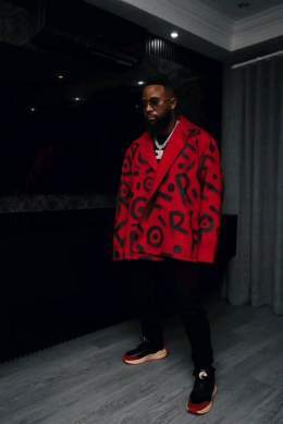 Cassper Nyovest the most bullied musician They blamed him for Ricky Rick death,Dj Sumbody death and now AKA dies he trends again Leave Cassper Nyovest alone #RIPAKA