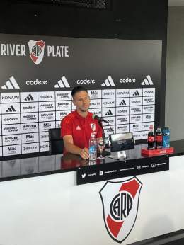 Demichelis: &ldquo;Estoy convencido de que si un equipo nos presiona con tres o cuatro jugadores hay que salir jugando. Es matem&aacute;tica. Si son cinco, seis o m&aacute;s, ser&aacute;n pases largos. Trabajamos probabilidades. No vamos a ser tontos