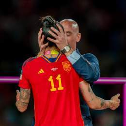 Spain's Prime Minister Pedro Sanchez has slammed Luis Rubiales for his unsolicited kiss on Jenni Hermoso after the @FIFAWWC final   "What we saw was an unacceptable gesture.  "Rubiales' apologies are not enough, I even think they are not adequate. He