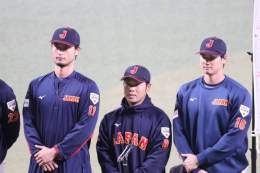 このスリーショットはたまらん。 2023.3.4 バンテリンドームナゴヤ  #ダルビッシュ有  #近藤健介  #大谷翔平