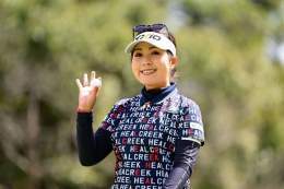 4差を大逆転　青木瀬令奈が通算4勝目｜JLPGA｜日本女子プロゴルフ協会