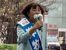 選挙戦スタートは横浜駅西口から。市民運動、労働組合、県議の方々の応援スピーチに励まされ、私も県政を変える政策を精一杯訴えました。気候危機も社会保障も、教育子育ても働く環境、商売も深刻な事態。政治が役割を果たす時！皆さんとたたかい抜きます。行ってきます  #神奈川県知事選挙 #岸牧子