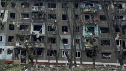 Russians attacked #Kramatorsk again. They hit both downtown - apartment buildings, school, kindergarten, and a factory too. At least 25 wounded by now. #RussianWarCrimes #RussiaUkraineWar #Ukraine #Україна #Краматорськ