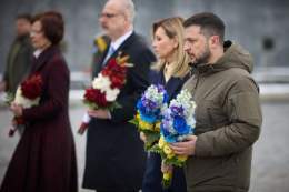 Zelensky meets with Latvian President in Lviv.  President Volodymyr Zelensky, Latvian President Egils Levits, and their First Ladies honored the memory of fallen Ukrainian soldiers at Lychakiv Cemetery on March 3, the president's office reported.