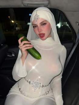 A cucumber a day keeps the doctor away.. \ud83e\udd2d Hijabi girlies would what I'm talking about... \ud83e\udd2b Model:: Haya Rahat Khurshid