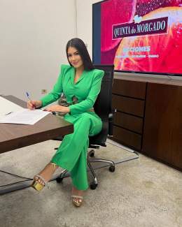 Misamores hoy firmamos contrato con una marca internacional \ud83d\ude0dbrindemos misamores \ud83c\udf77