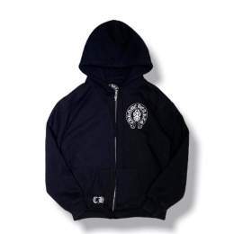 【#草彅剛 さん衣装】 \12/2 #芸能人監督グランプリ/  &laquo;只今放送中!!&raquo; 草彅剛さん着用 ※ギターを弾いていた時に着用  ロゴプリントのジップパーカー ブランドは "Chrome Hearts "  詳細はこちら  #新しい地図 #つよぽん