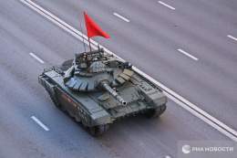 "Уралвагонзавод" поставил в войска новую партию танков Т-90М "Прорыв".  Завод работает в режиме 24/7.