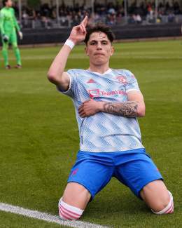 That chip, though  \ud83d\udc4f  #MUAcademy's Alejandro Garnacho claims our Goal of the Month award for May  \ud83d\udcab  #MUFC | @Play_eFootball