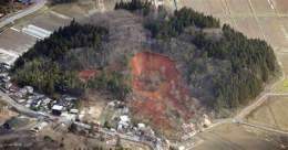 #chaki954 山形・鶴岡で土砂崩れ。３１日午前１時ごろ、山形県鶴岡市西目で「住宅が崩れている」と近くの人から１１０番通報があった。山形県警によると、斜面が崩れて住宅や空き家など約１０棟が巻き込まれたという。