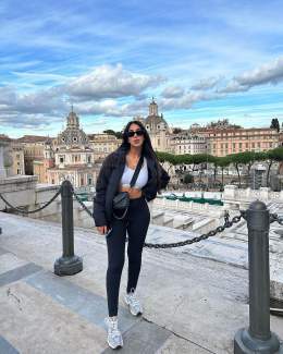 Photo by mariahnadim - ماريا ناديم on December 04, 2023. May be an image of 1 person, Piazza di Spagna, The Trevi Fountain, Piazza Venezia and text.
