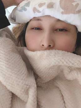 #メニエール病 の記録  猛烈な吐き気が朝から止まらないです！！！吐くのは苦手なので今日はあんまり食べないようにしよう、お粥にしよう、と  今まだ高気圧なのにこんな状態って明日から雨が続くけど耐えれる気がしませ〜ん(&acute;&bull;̥&omega;&bull;̥｀)  吐き気止めと氷枕最強