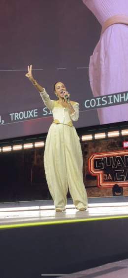 Zoe Salda&ntilde;a dances her way on stage to introduce Brazil Comic Con to the brand new trailer for Guardians of the Galaxy Volume 3! #GotGV3 #CCXP2022