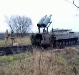 Донбасс. ВСУ кустарно приварили НАРы на БМП-1. Итог ноль попаданий.  Ну еще бы ее колбасит эту конструкцию как .. трансформера ...  Бгг