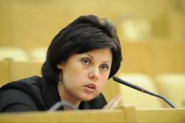 Певца Валерия Меладзе после реплики &laquo;Героям слава&raquo; нужно лишить гражданства России. С таким заявлением выступила член Совфеда Елена Афанасьева.  &laquo;Я предлагаю лишить его гражданства РФ.