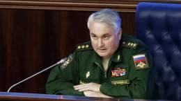 Во вторник госдума РФ рассмотрит законопроект о едином реестре военнообязанных. Об этом заявил глава Комитета Госдумы по обороне Андрей Картаполов.  Теперь электронные повестки будут высылаться наравне с бумажными. Они также получат равную юридическу