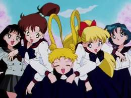 旧アニメ版セーラームーン 最後のスターズあまり評判よくないけど  ・舞台が中学&rarr;高校 ・OP曲変更 ・スターライツの存在と設定 ・銀河系とスケール規模の大きい敵勢力  ここら辺の要素はマンネリ打破しようと試行錯誤していた制作スタッフ陣の努力が見て取れるしもっと評価されていいと思うんだけど&hellip;