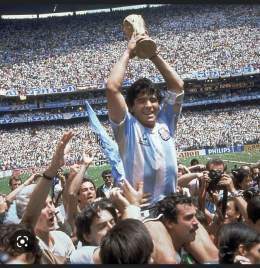 Do you see it!   &bull;Maradona 1986  &bull;Messi 2022   Wow. similarities  #FIFAWorldCup
