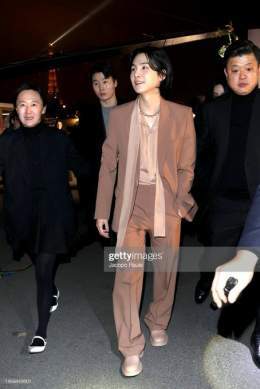 SUGA&rsquo;s first fashion show appearance was a huge success  #SUGAxValentinoCouture HAUTE COUTURE WITH SUGA #SUGAatParisFashionWeek