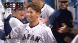 【 #侍ジャパン 】#吉田正尚 起死回生の同点3ランホームラン！！ライトポール直撃の1発でついについにメキシコに追いつきました #ワールドベースボールクラシック
