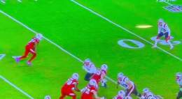 I've talked to multiple league talent evaluators that believe #Patriots rookie CB Jack Jones is the best corner to come out of the 2022 draft class and when he makes plays like this you see why